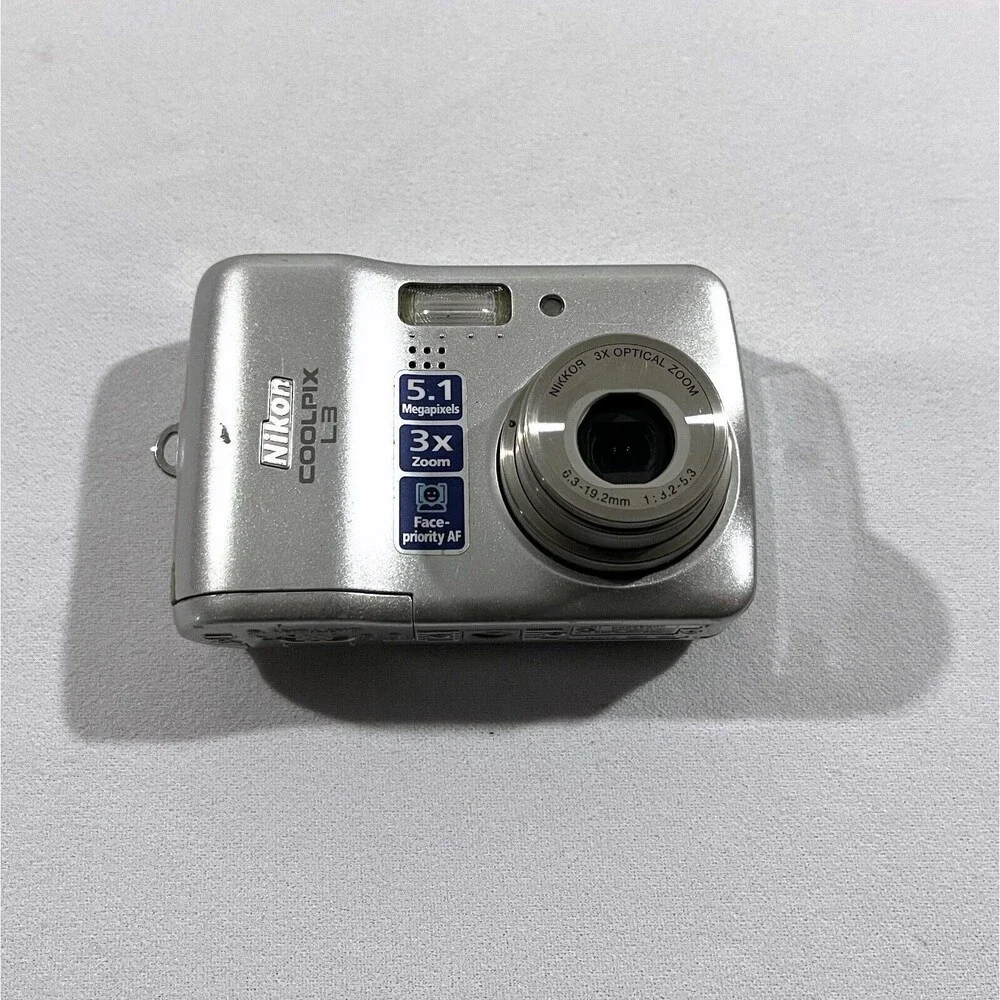 Nikon Coolpix L3 5.1MP Digital Camera 3x Optical Zoom PARTS REPAIR TURNS ON